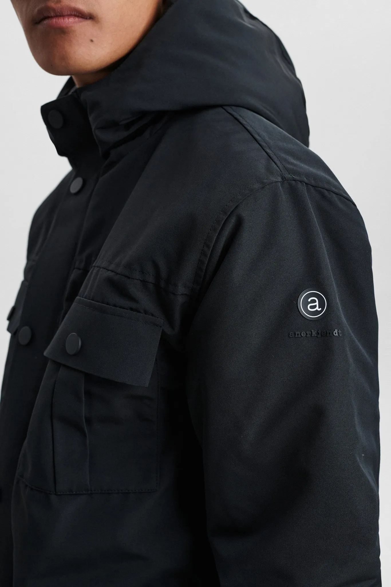 AKBENT SHORT NYLON JACKET - Caviar