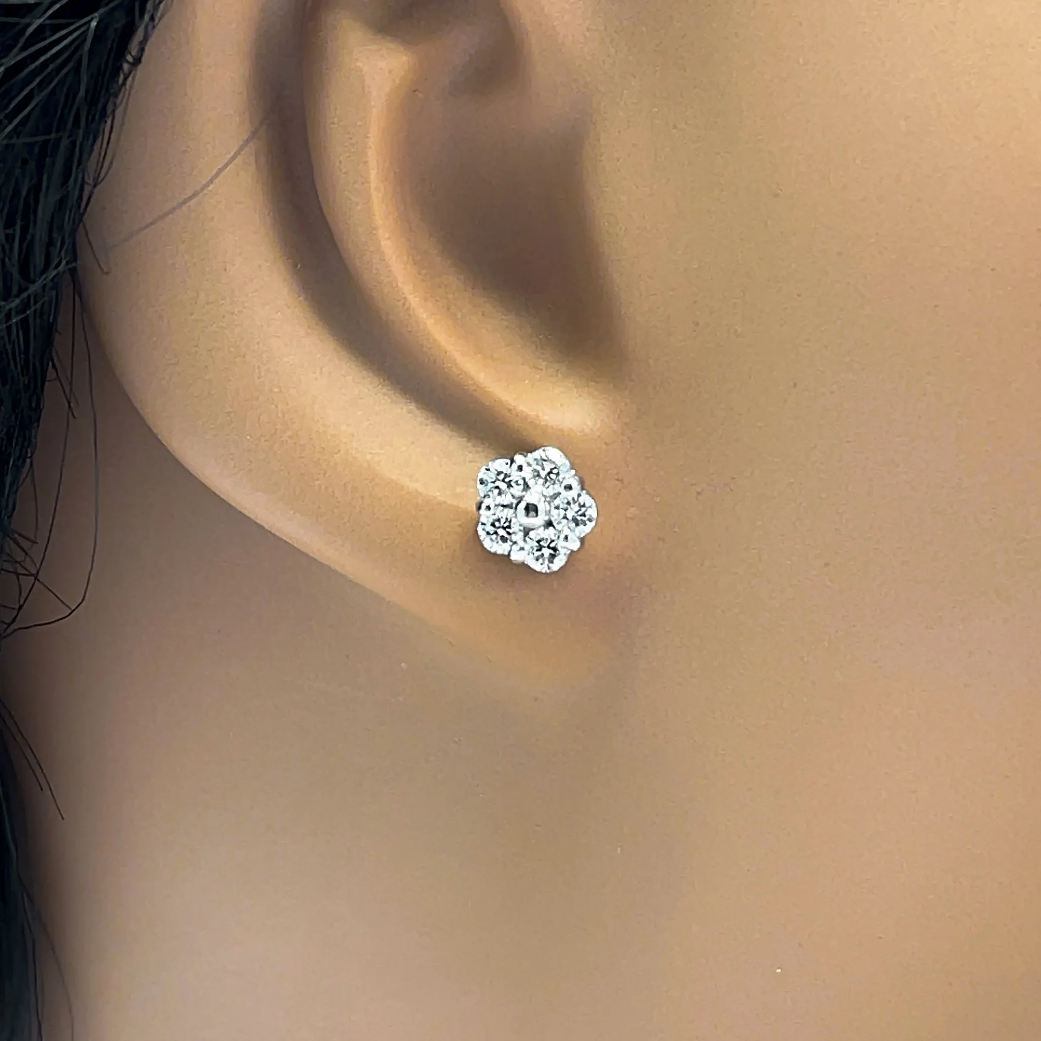 Diamond Cluster Floral Stud Earrings in 18 kt Gold